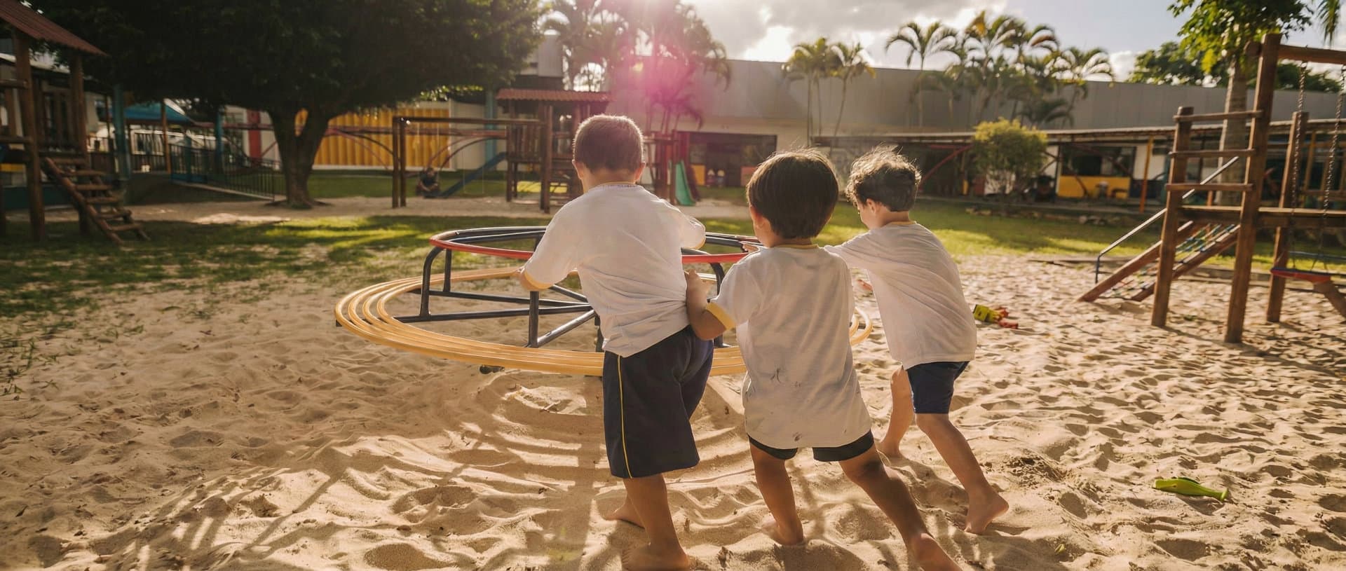 Por aqui, natural é ser feliz